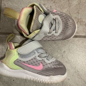 Nike Kids' Sneakers in Gray and Pink size 5 C